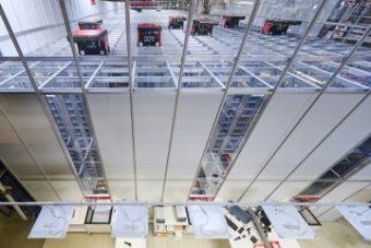 A top down view of an AutoStore ASRS installed in a warehouse